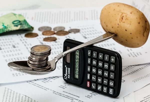 Un peu d'argent et une pomme de terre