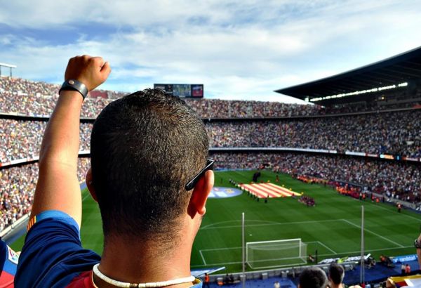 Un supporter dans un stade de football